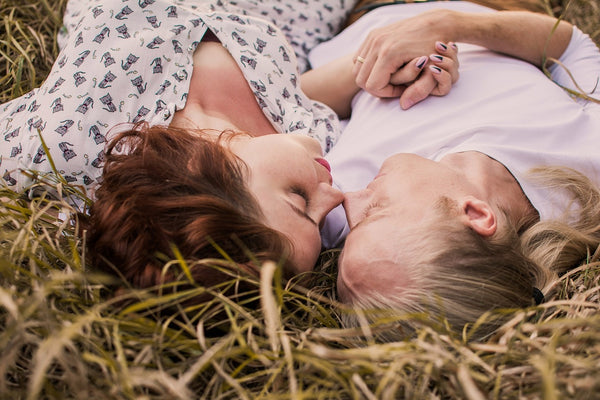 Scent-sational Seduction: Unraveling Aromas that Set Hearts Aflutter!